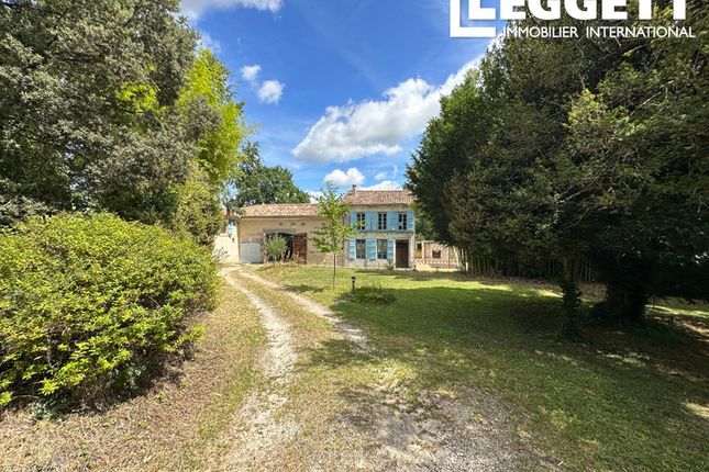 Villa for sale in Barbezieux-Saint-Hilaire, Charente, Nouvelle-Aquitaine