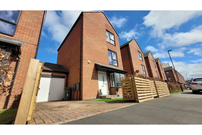 Thumbnail Link-detached house for sale in Mooring Lane, Brownhills, Walsall