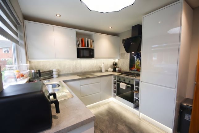 24 The Crescent, Radcliffe, Manchester photo 5