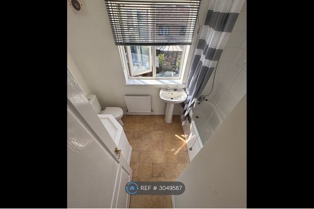 A Hexham Gardens, Bletchley, Milton Keynes photo 4
