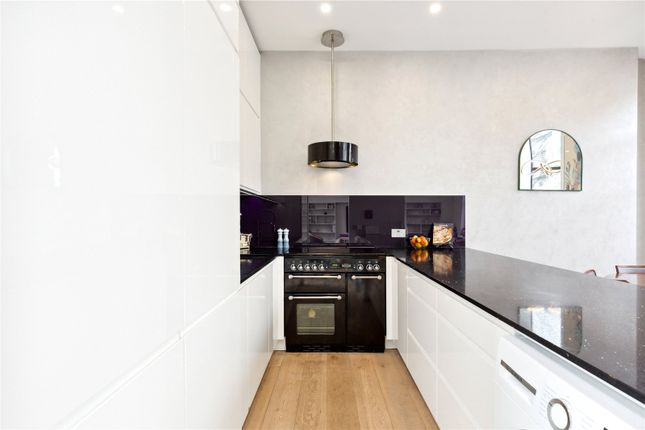 Terraced house for sale in Kemplay Road, London