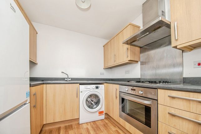 Flat 33, Siric House,, Circular Road South, Essex photo 4