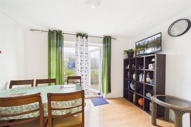 52, Ingleton, Bracknell photo 4