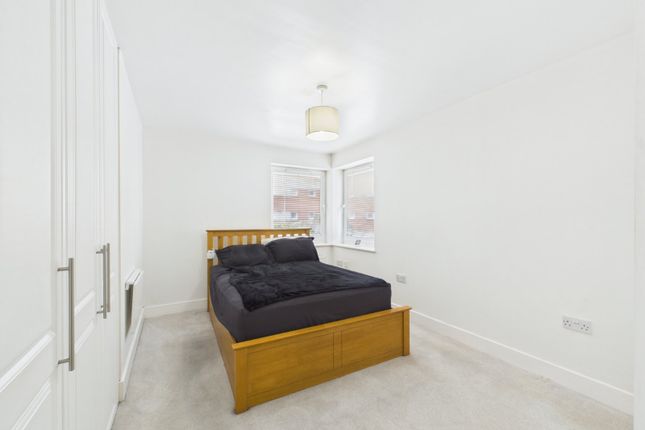 Flat 1, 5, Suffolk Drive, Gloucestershire photo 3