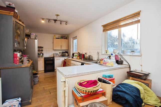 19, Kimble Crescent, Bushey photo 2