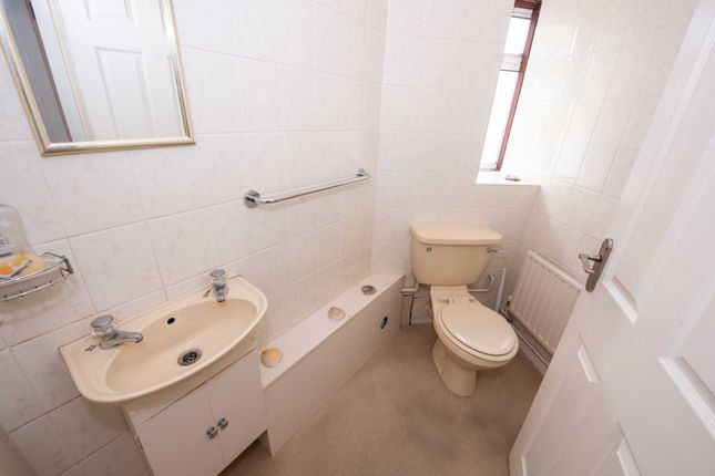 Flat for sale in Berkeley Court, Salford
