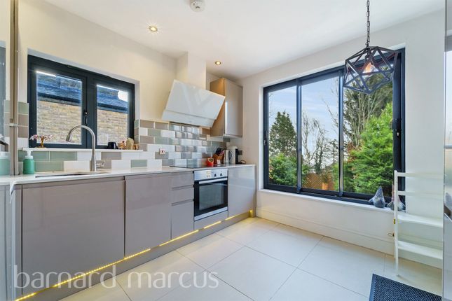 Flat for sale in Acton Lane, London