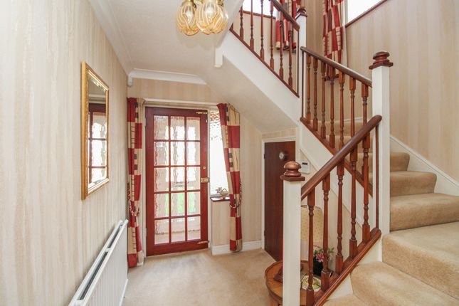 22, Abinger Avenue, Sutton photo 2
