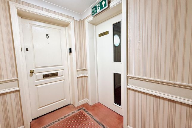 Flat 5, Stamford Grange, Dunham Road, Altrincham photo 2