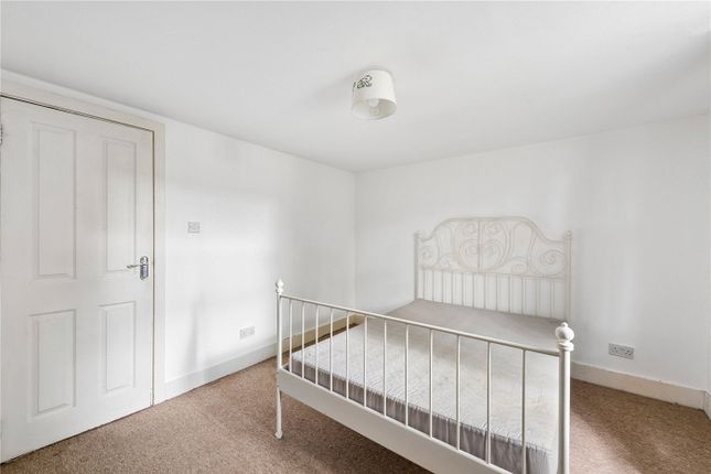 Flat 2, 6, Gunton Road, London photo 5