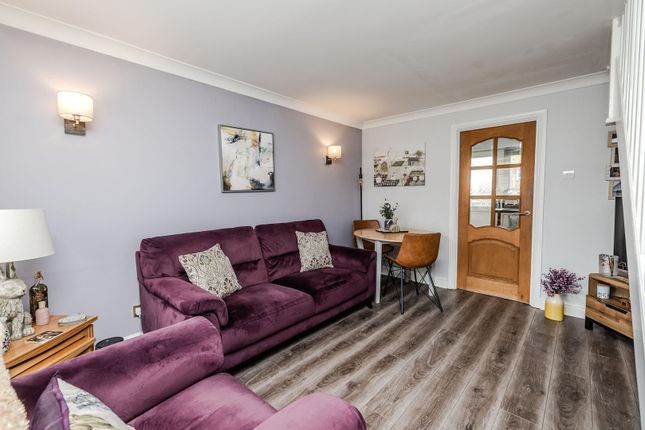 4, Jade Close, Newcastle Upon Tyne photo 3