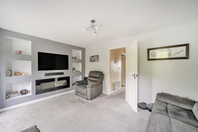 125, Queen Elizabeth Drive, Wiltshire photo 3