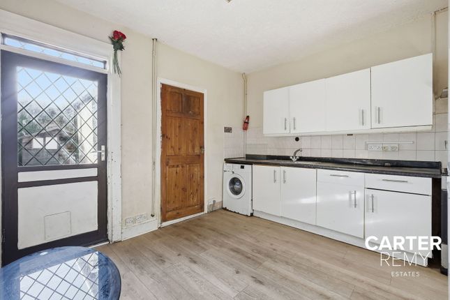235, London Road, Grays photo 3