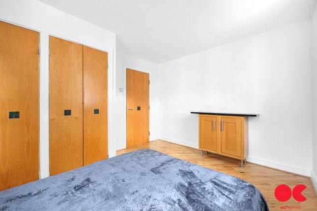 Flat for sale in Equity Square, London