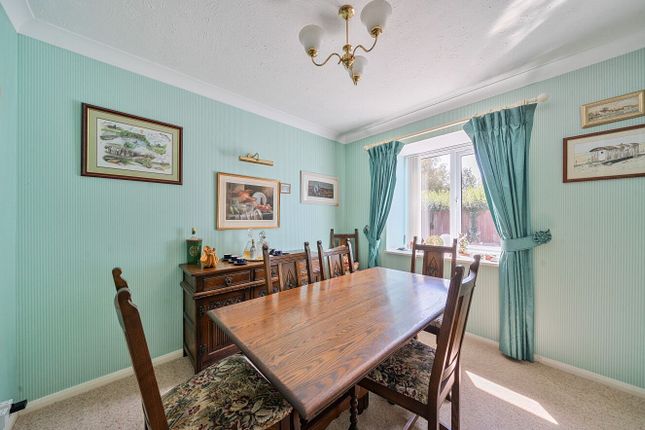 3, Charing Close, Ringwood photo 4