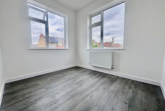 Flat 3, Swindon photo 3