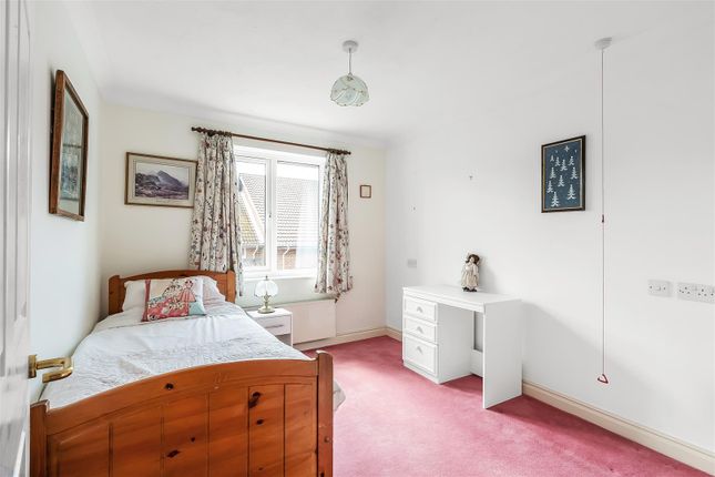 Flat 33, Sycamore Court, Hoskins Road, Oxted photo 4