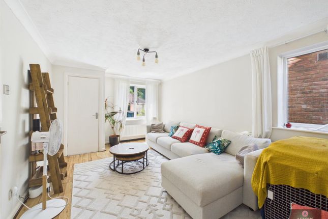 17, Blackett Road, Maidenbower photo 3