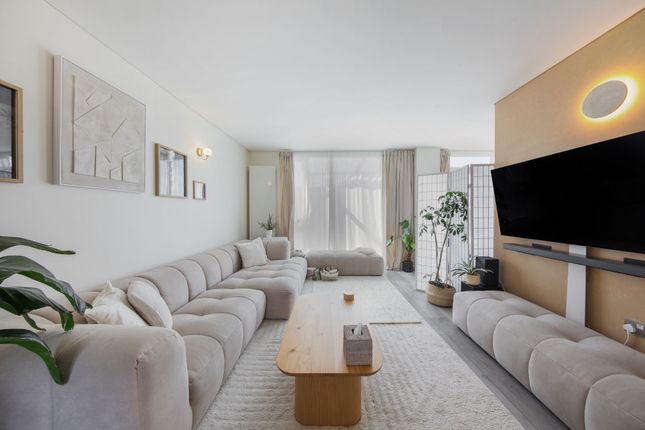 Apartment 53, Becquerel Court,, Child Lane, London photo 3