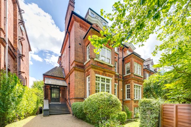 Flat for sale in Fitzjohns Avenue, Hampstead, London