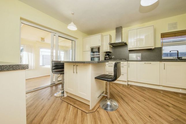 1, Mountview Road, Clacton-on-Sea photo 4