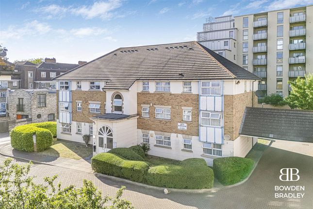 2-bed flat on 4 Adeliza Close, Barking, £240,000