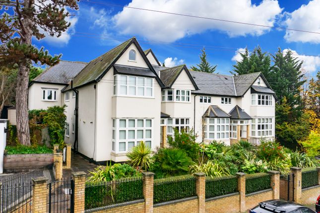 Thumbnail Flat for sale in Albion Hill, Loughton, Essex