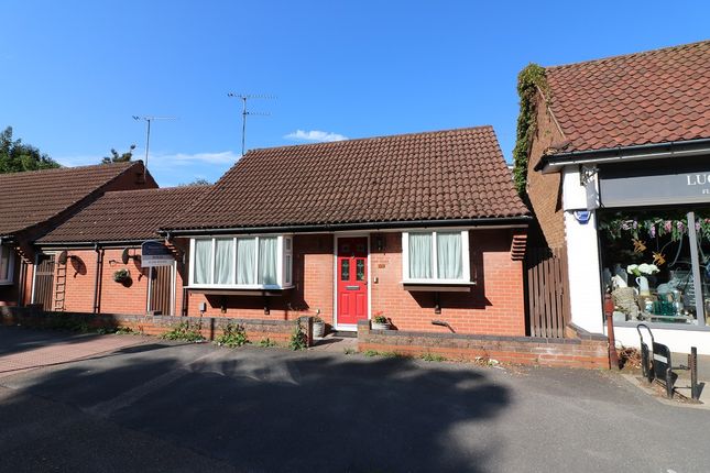 Bungalow to rent in London Rd, Knebworth