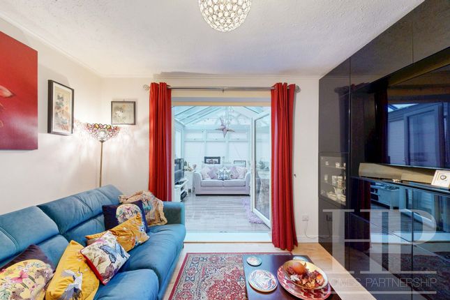 32 Jersey Road, Crawley photo 2