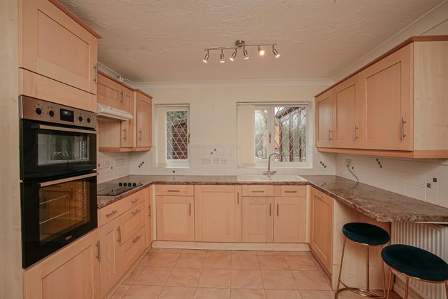 8, Ravencroft, Bicester photo 3