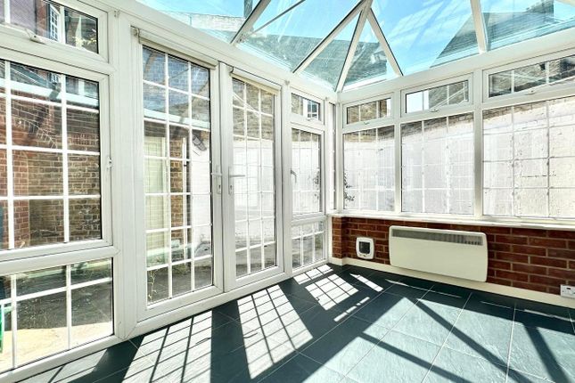 1, Meadowcourt Road, London photo 3