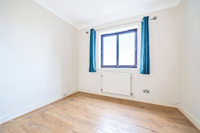 Flat to rent in The Ridgeway, Enfield