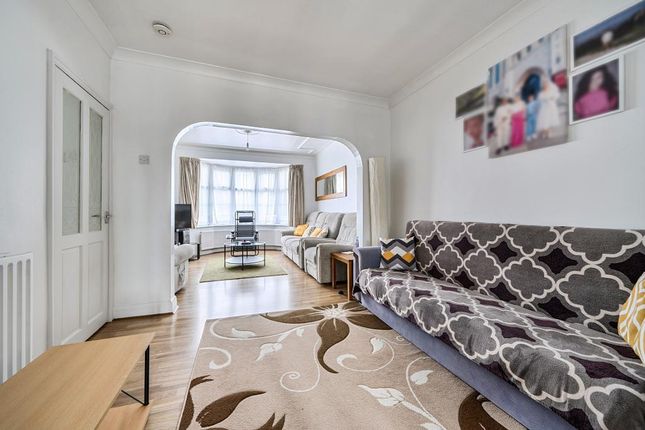 33, Granville Ave, London photo 4