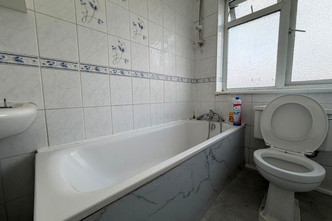 718, Uxbridge Road, Hayes photo 5