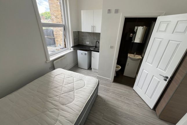 Room to rent in Staplehurst Road, London