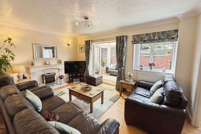 29, Oakwood Drive, Swansea photo 4