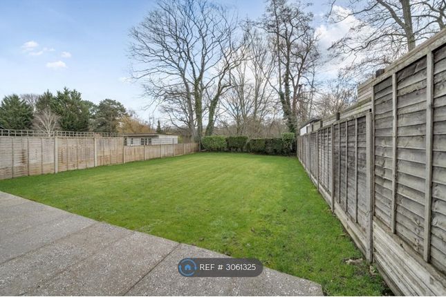 Thornhill Road, Ickenham photo 3