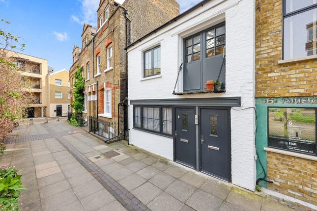 Flat for sale in Sylvester Path, Hackney