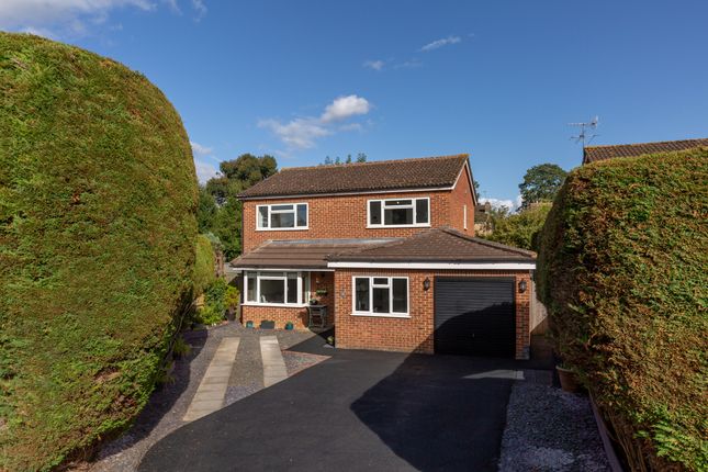 Thumbnail Detached house for sale in Hutchins Way, Horley, Surrey