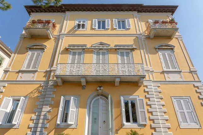 Thumbnail Apartment for sale in Toscana, Livorno, Livorno