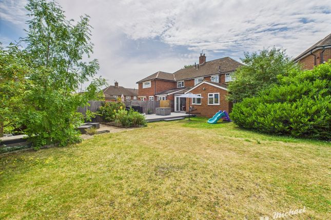 4 Chiltern Close, Stone photo 3