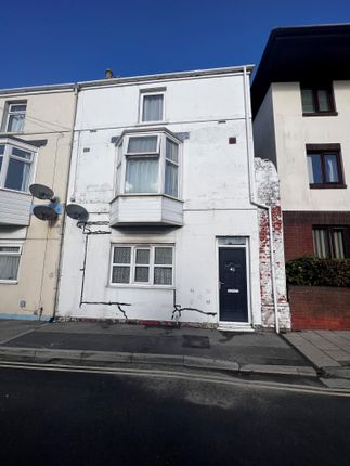 Flat to rent in Hardwick Street, Weymouth