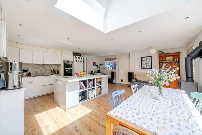 31, Wentworth Close, Surrey photo 4