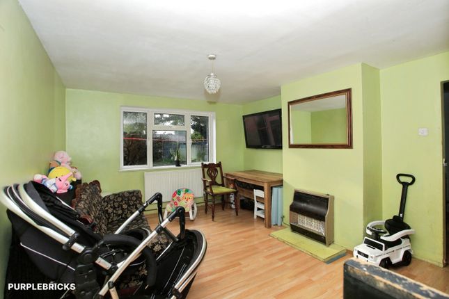 Crocus Grove, Peterborough photo 4