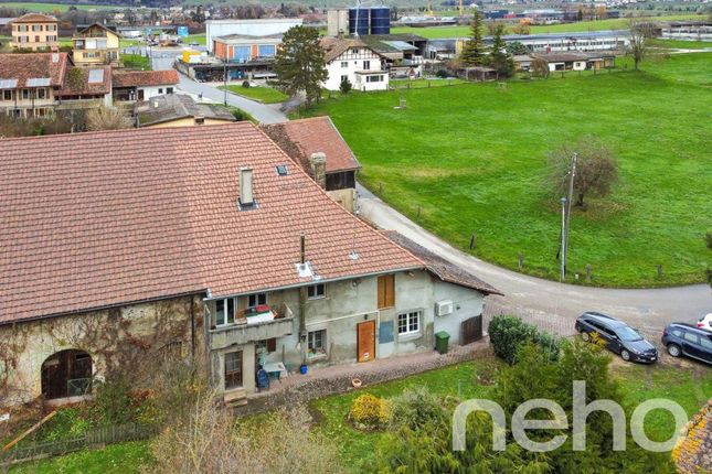 Thumbnail Villa for sale in Grandson, Canton De Vaud, Switzerland
