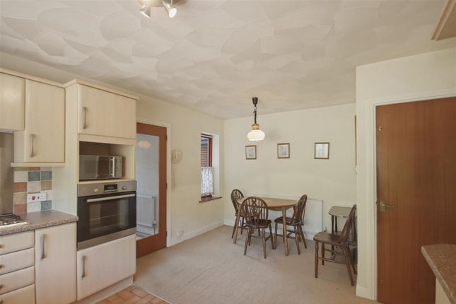 11 White Leas, Chesterfield photo 4