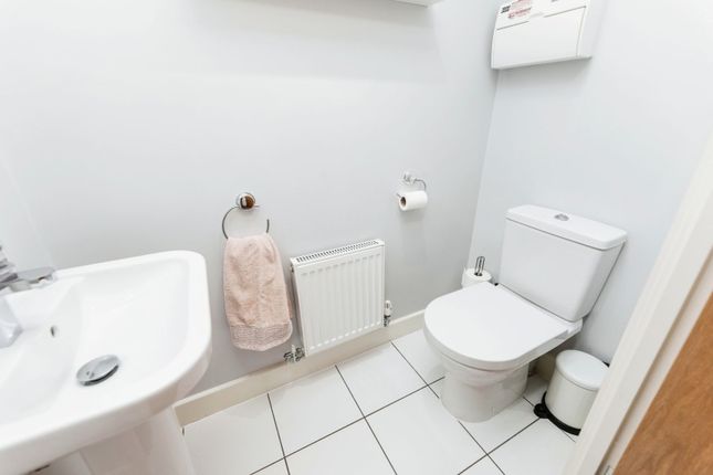 Town house for sale in Larkspur Drive, Pontefract