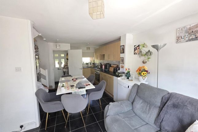5, Badburgham Court, Waltham Abbey photo 2