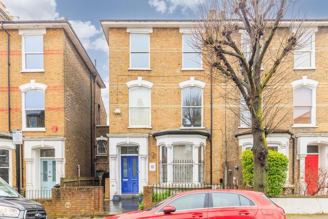 Flat for sale in Wilberforce Road, Finsbury Park, London