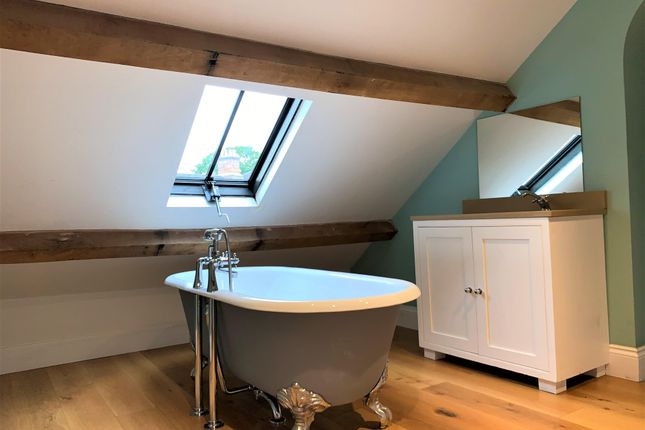 Barn conversion to rent in Old Hall Lane, Fradley, Lichfield